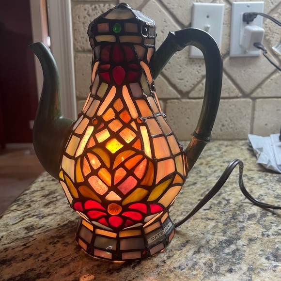 Vintage Tiffany Style Accent Table Lamp - Picture 3 of 7